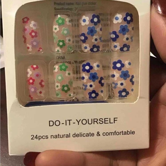 Flower Me Spring Square 24 Piece Press On Nails ๐
๐ - Picture 5 of 5